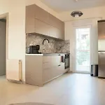 S64 East Side Apartment *