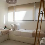 S64 East Side Apartment *