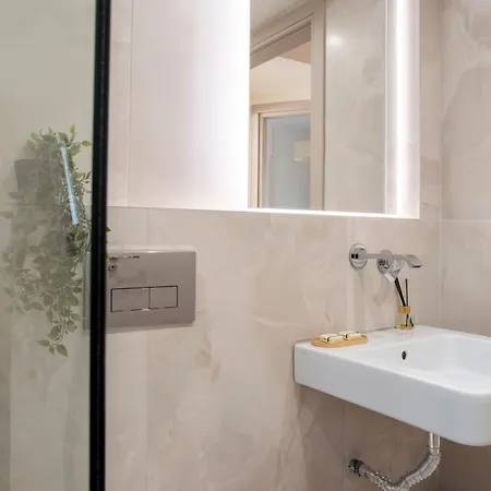 S64 East Side Apartmán